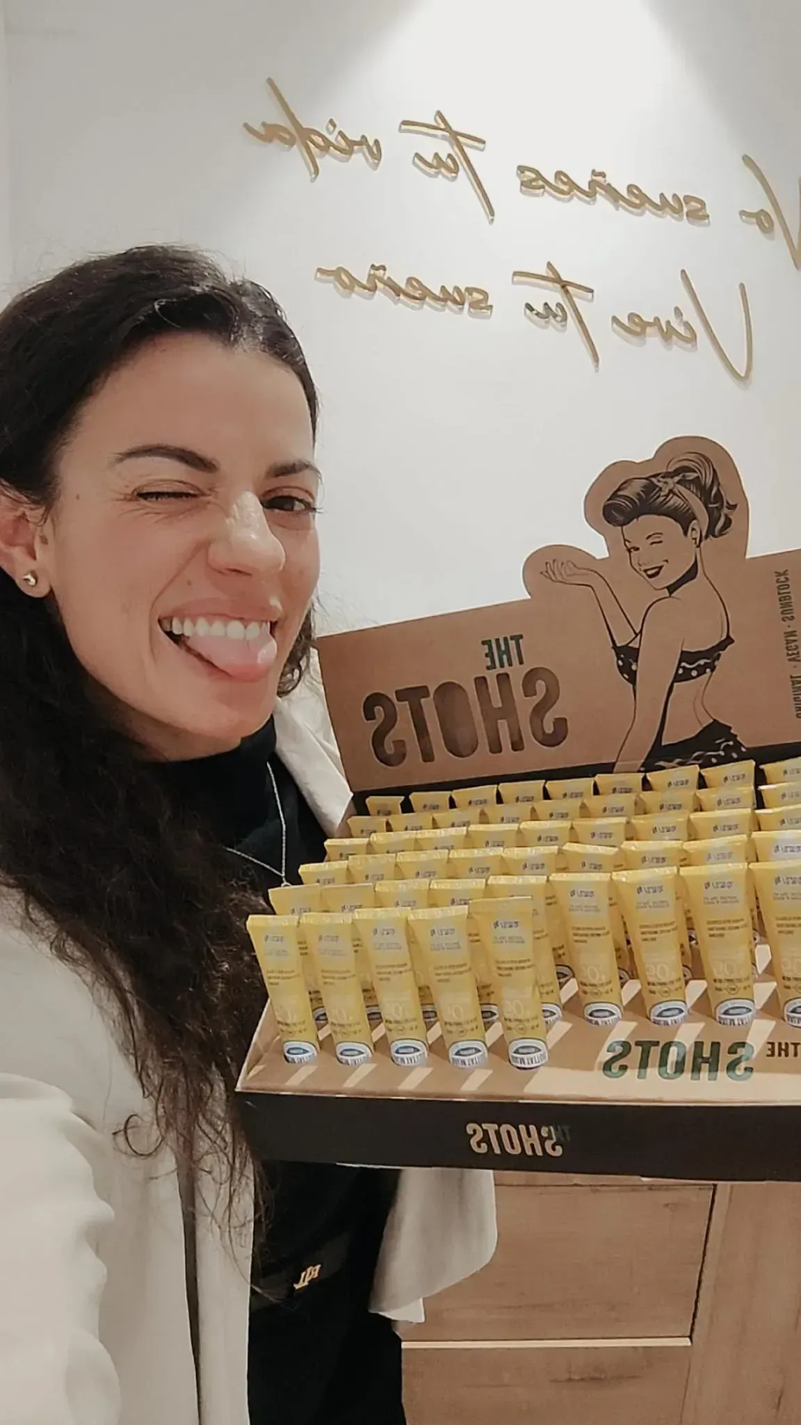 Selección de merchandising de Un Viaje al Alma.